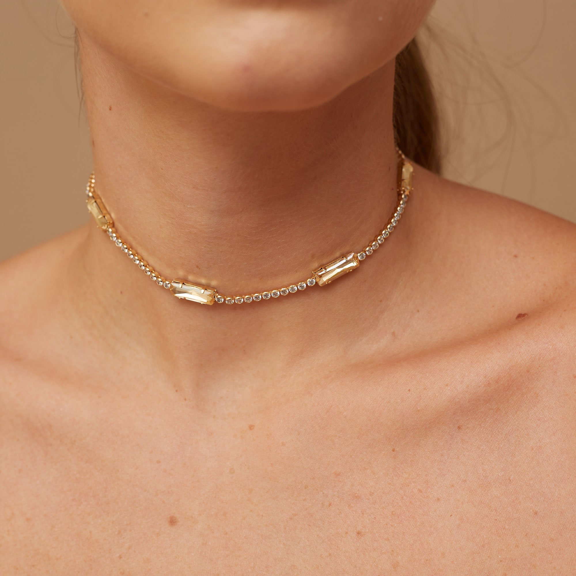 CHOKER SUNRISE BEGE BANHO OURO