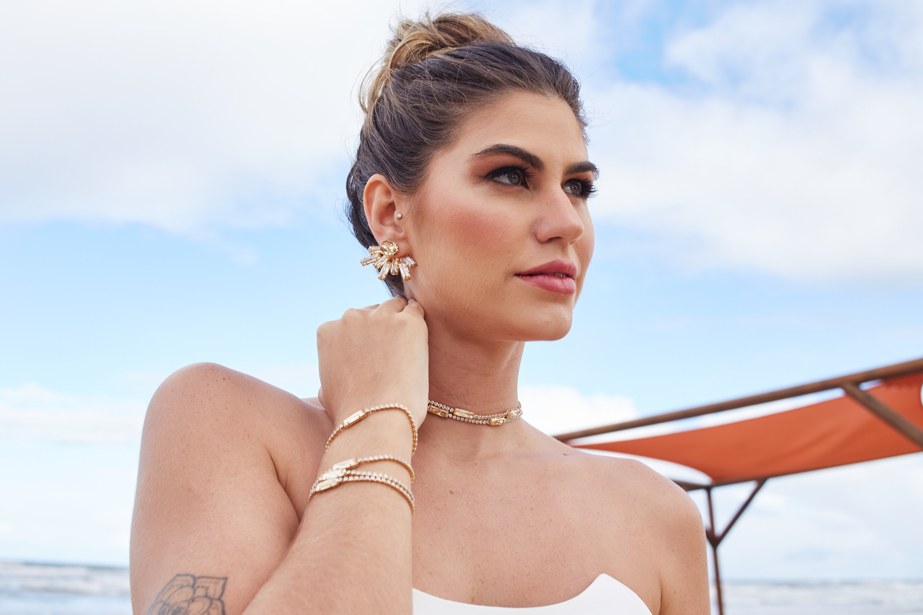 CHOKER SUNRISE BEGE BANHO OURO