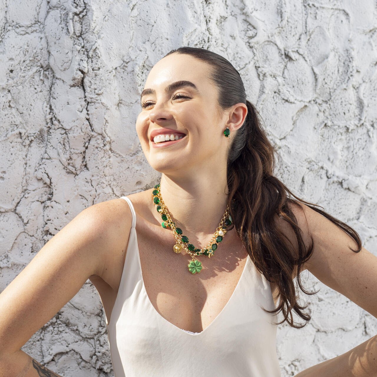 CHOKER VIBRAÇÕES TREVO BANHO OURO