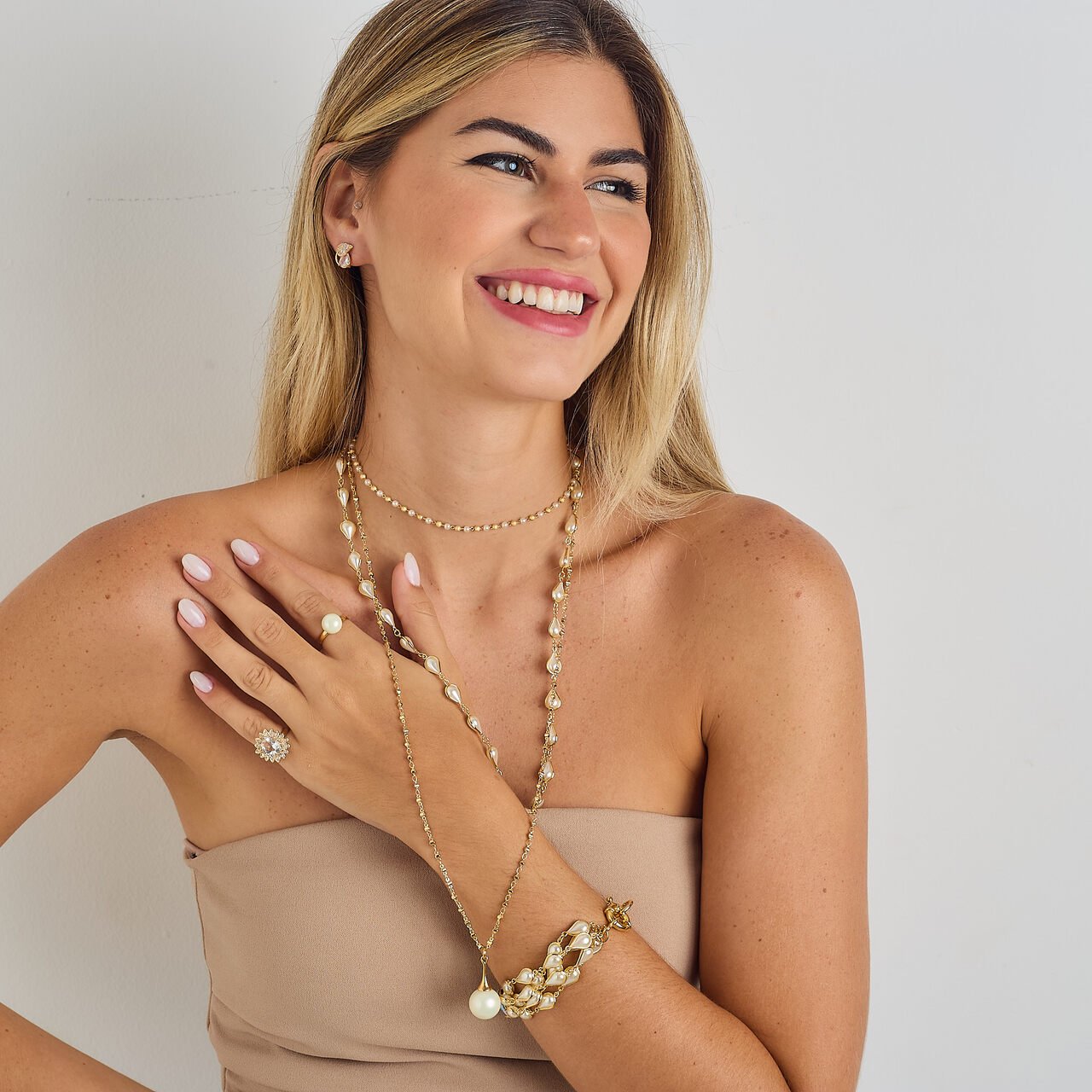 COLAR AURORA PÉROLAS BANHO OURO