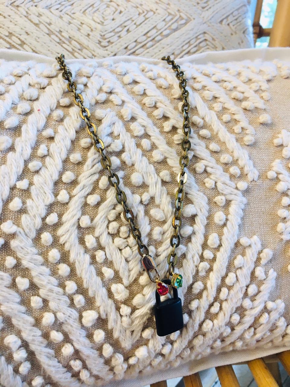 COLAR BELIEVE CADEADO PRETO CORRENTE MUSGO