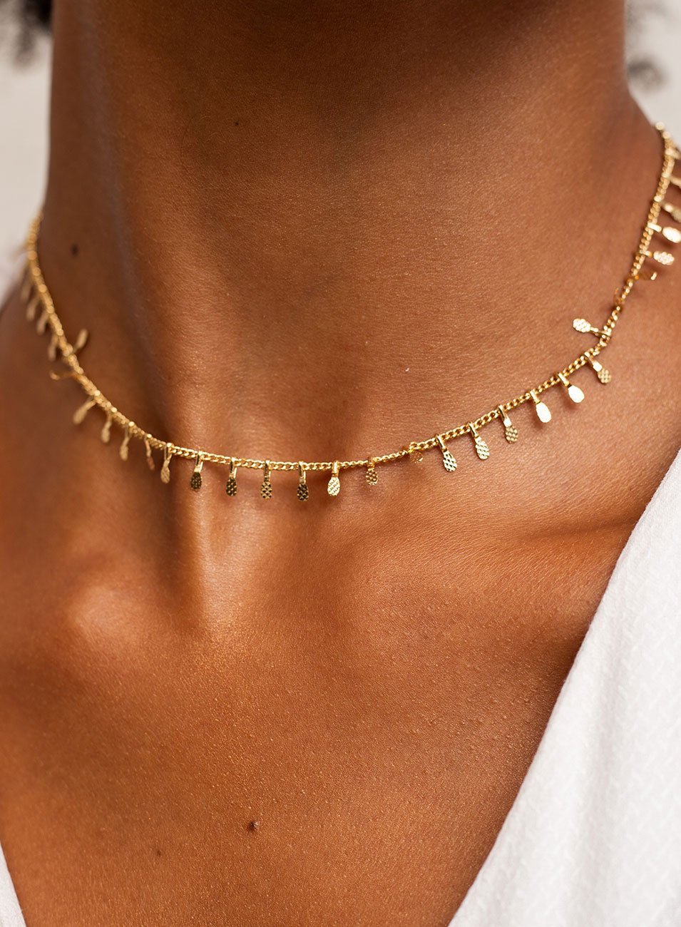 COLAR CHOKER PEDAL BANHO OURO
