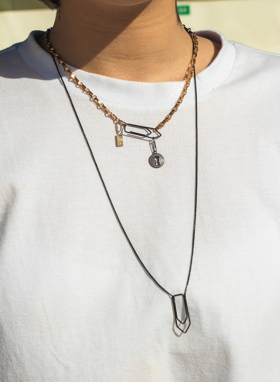 COLAR CLIPS ESCAPULÁRIO UNISEX BANHO DE OURO