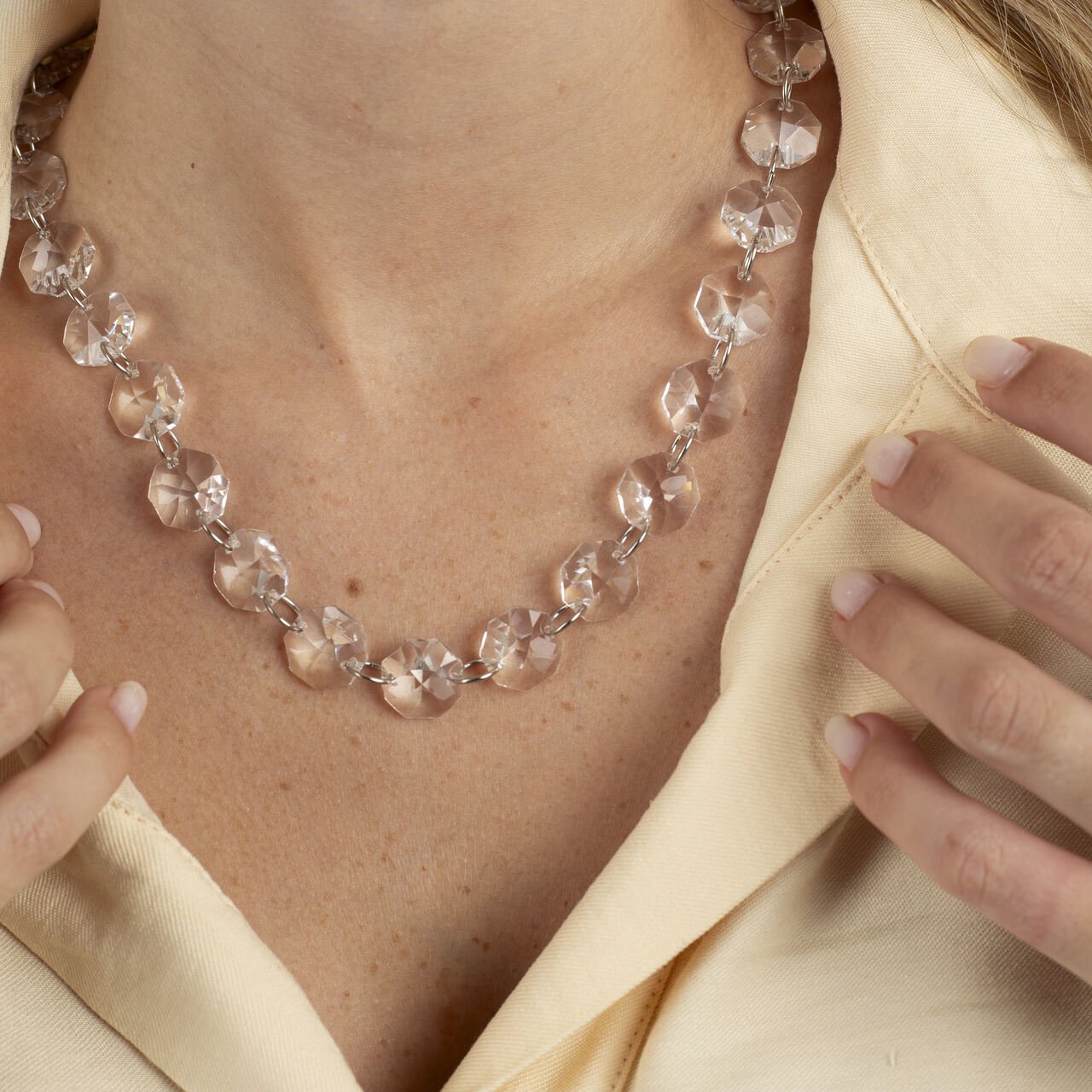 COLAR CURTO CARAVELA CRISTAL INCOLOR BANHO RÓDIO BRANCO