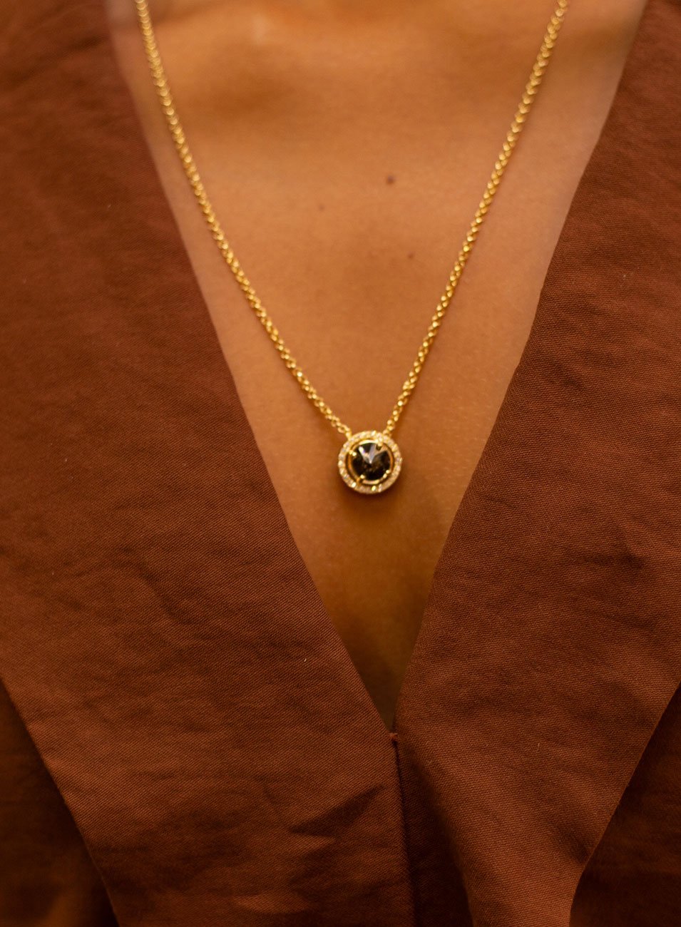 COLAR ESCAPULÁRIO BELLISSI CINZA BANHO DE OURO