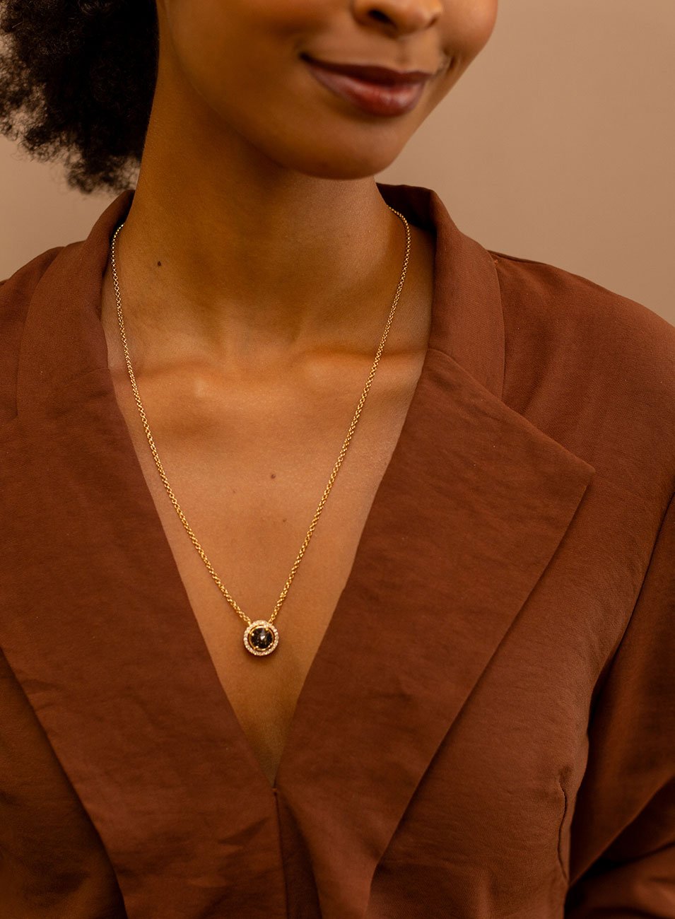 COLAR ESCAPULÁRIO BELLISSI CINZA BANHO DE OURO