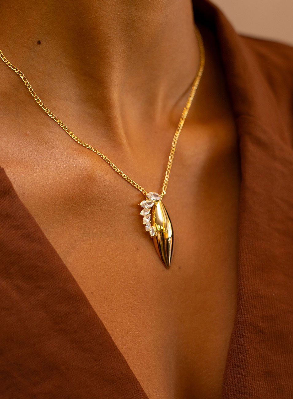 COLAR FOLHARE BANHO OURO