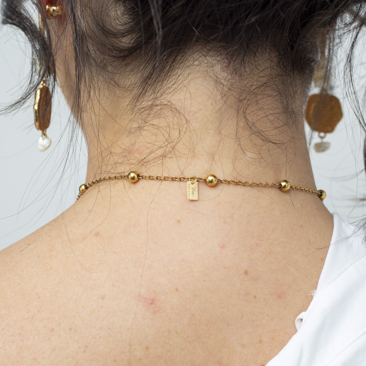 COLAR GRAVATA BOHOCHIC MADREPÉROLAS BANHO OURO