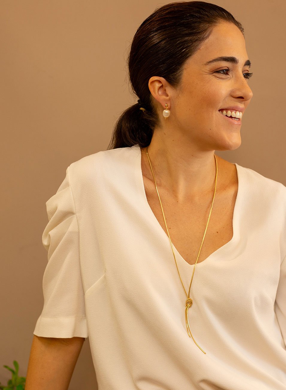 COLAR GRAVATA INFINITO NÓ BANHO OURO