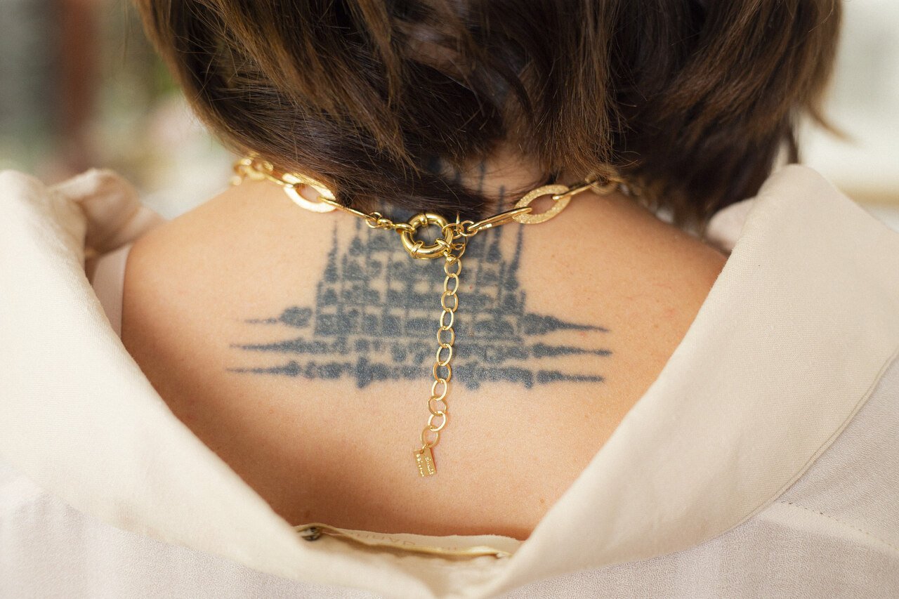 COLAR GRAVATA IRIS FLOR CRISTAL ACQUA MARINE BANHO OURO