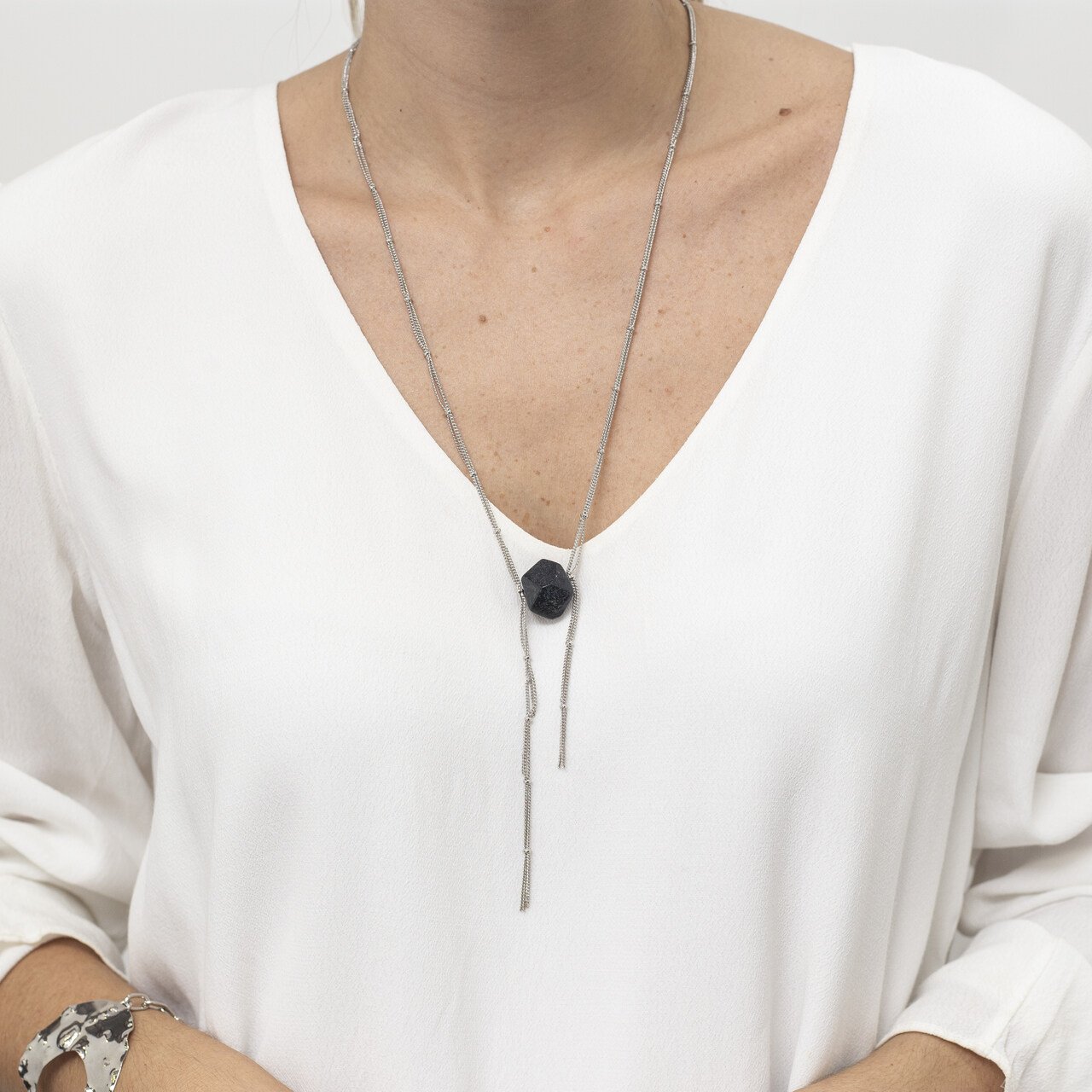 COLAR GRAVATA PEDRA JADE FRANJA BANHO RÓDIO BRANCO