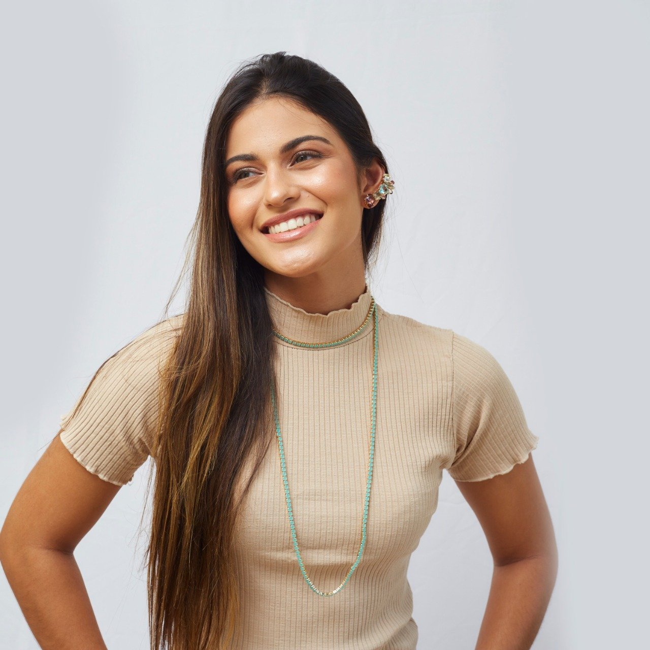 COLAR HELÔ RIVIERA VERDE ÁGUA LONGO BANHO OURO