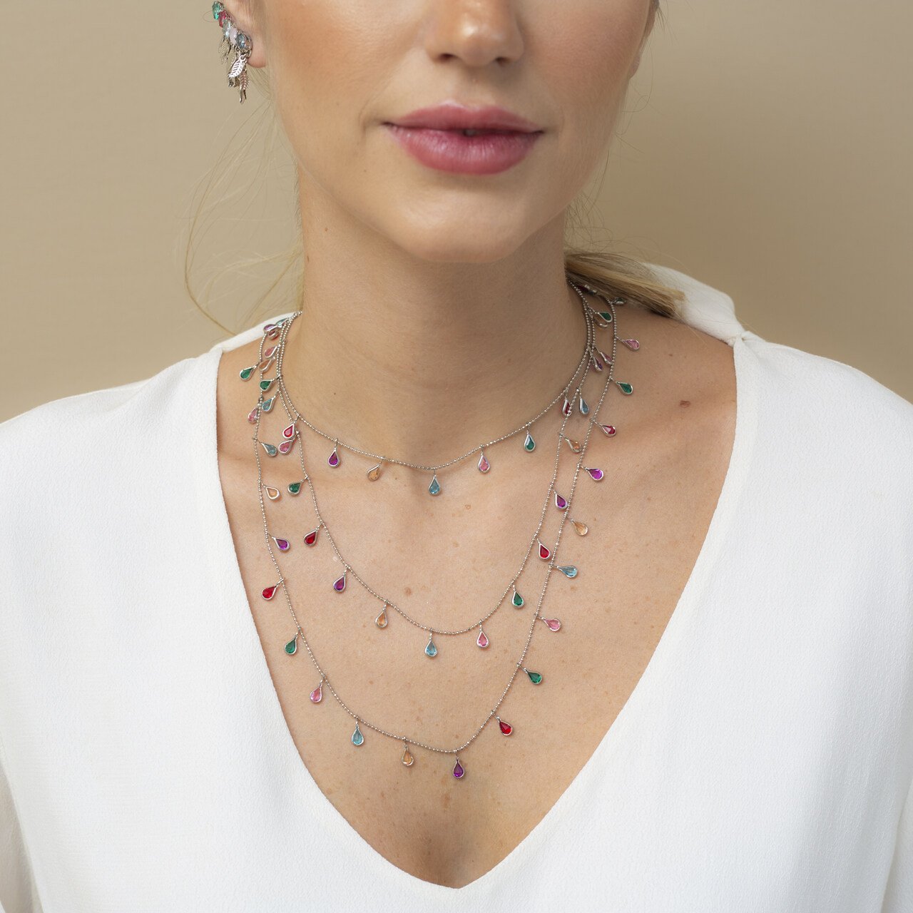 COLAR LONGO CRISTAIS GOTA COLORIDOS BANHO RÓDIO BRANCO