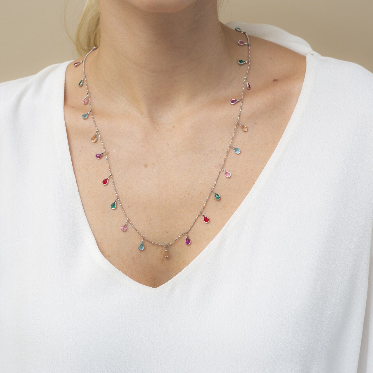 COLAR LONGO CRISTAIS GOTA COLORIDOS BANHO RÓDIO BRANCO