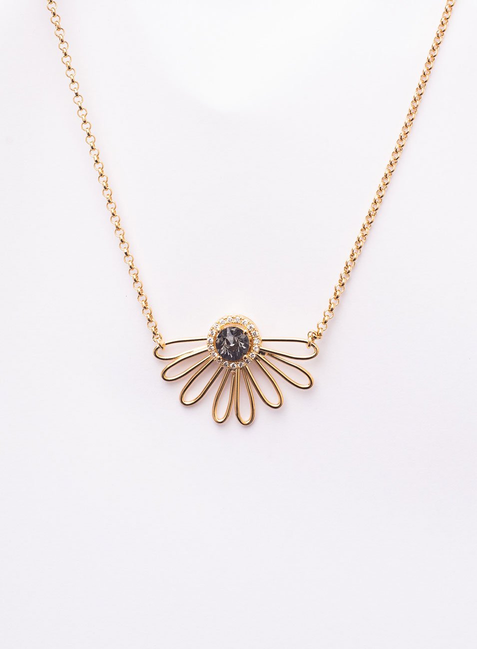 COLAR MARGIE FLOR ARAMADA MIOLO CRISTAL CINZA E ZIRCONIAS COM BANHO OURO