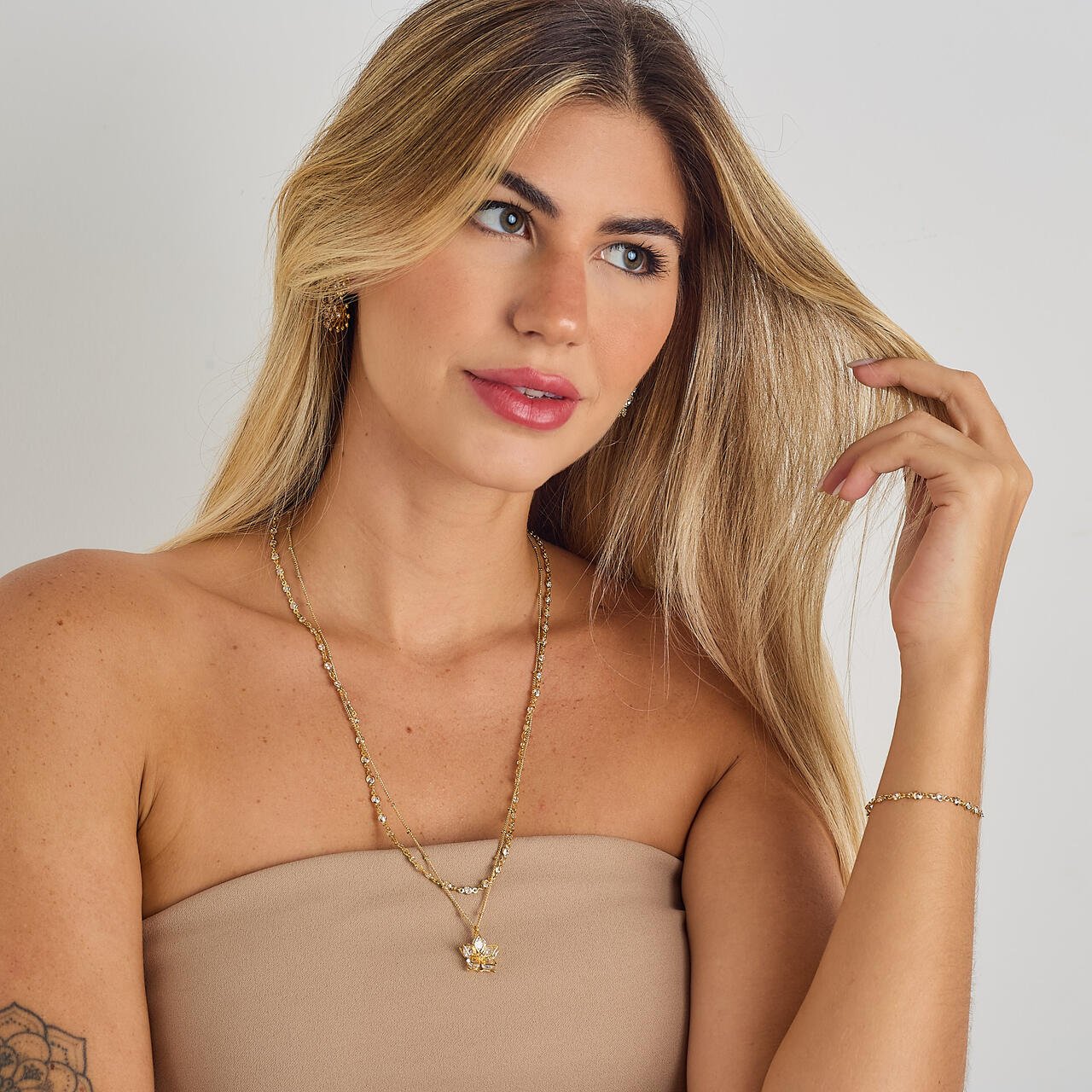 COLAR MARÍS CORRENTE CRISTAIS BANHO OURO