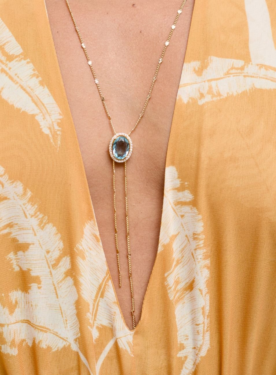 COLAR NINA OVAL AZUL CLARO BANHO OURO