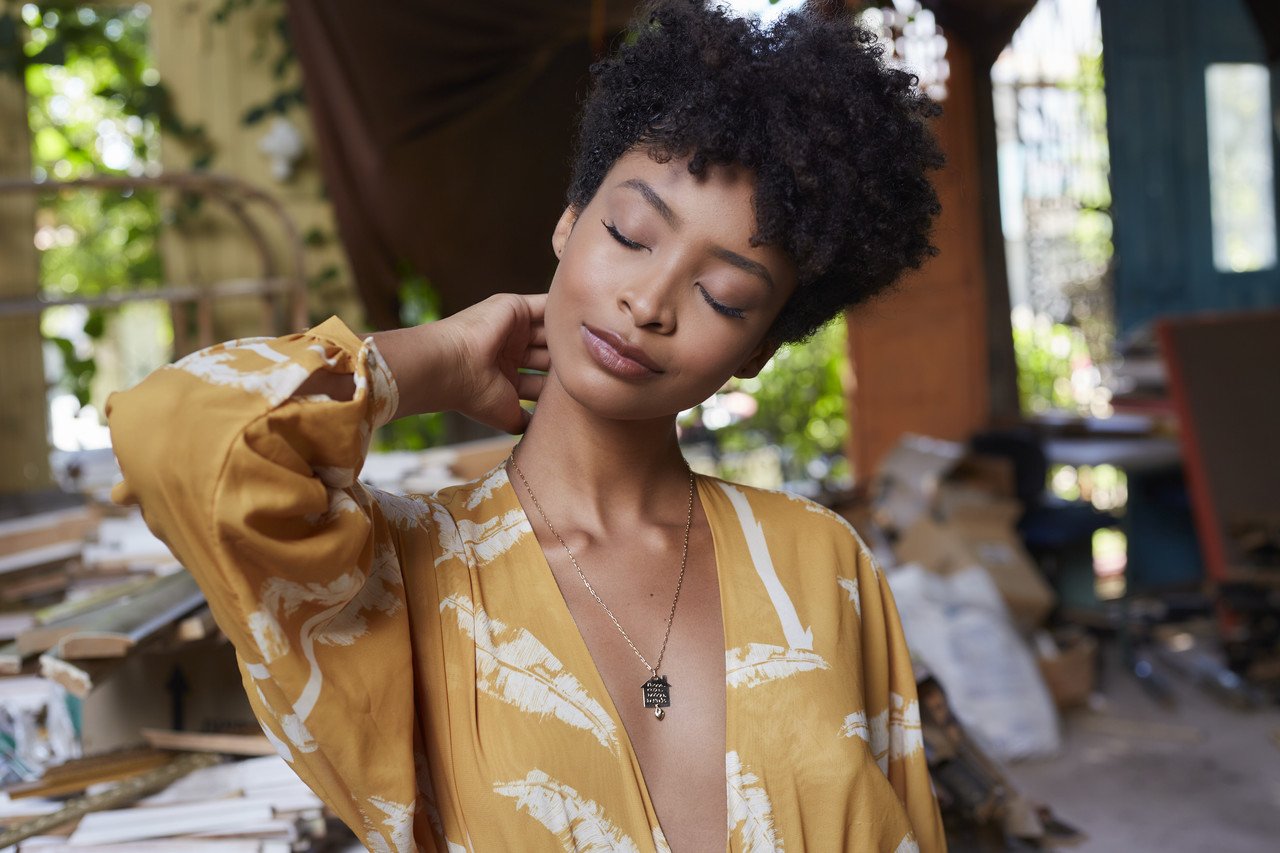 COLAR NUVEM GOTA VERDE MENTA BANHO OURO