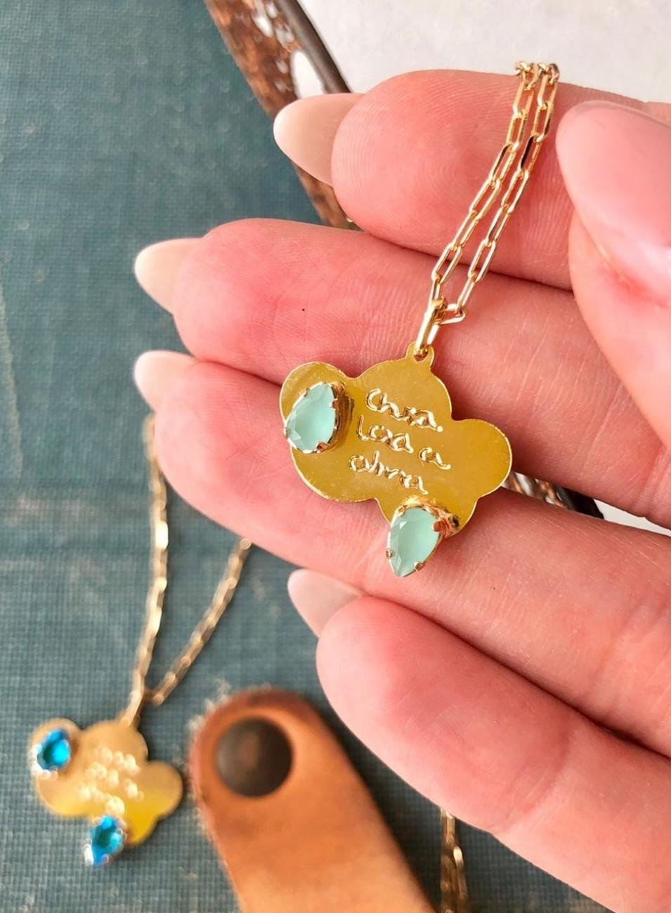 COLAR NUVEM GOTA VERDE MENTA BANHO OURO