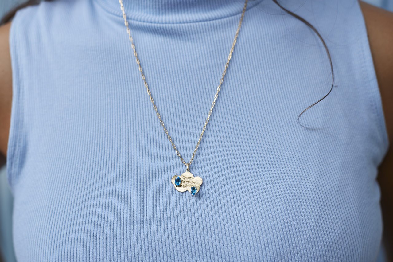 COLAR NUVEM GOTA VERDE MENTA BANHO OURO