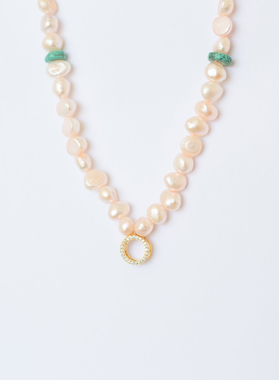 COLAR OÁSIS PÉROLAS CULTIVADAS ROSÉ ZIRCÔNIA BANHO OURO