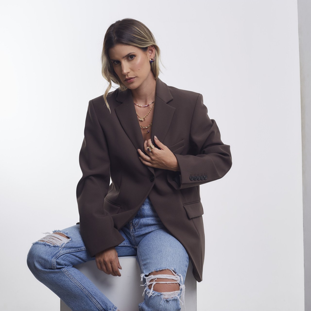 COLAR PERSONALIZADO FELÍCIA CURTO CORRENTE BOLINHA METAL BANHO OURO