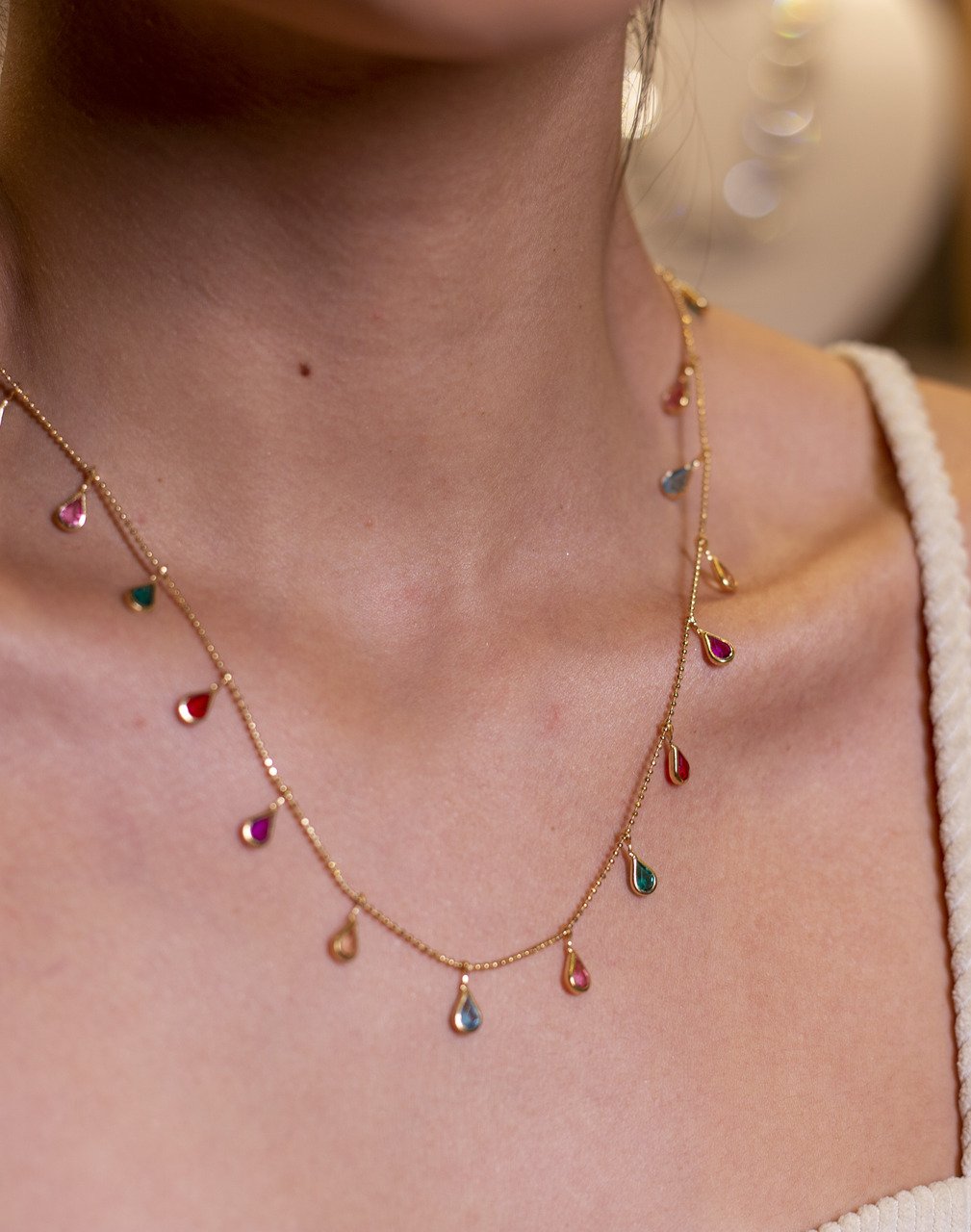 Colar Rain com Gotas Coloridas Banho de Ouro