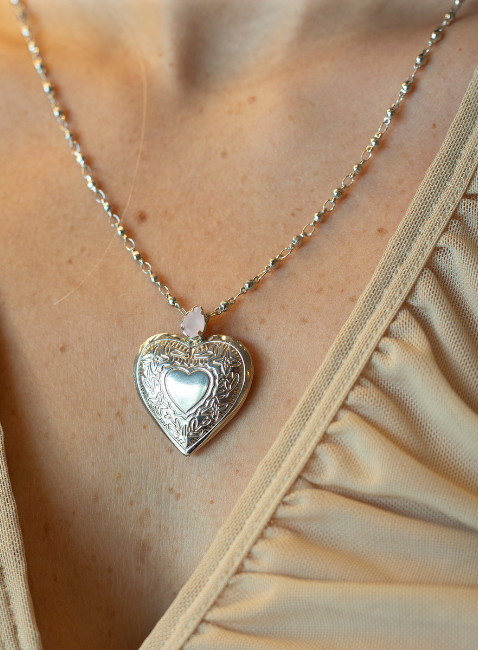 COLAR RELICÁRIO CORAÇÃO OUTONO BANHO RÓDIO BRANCO