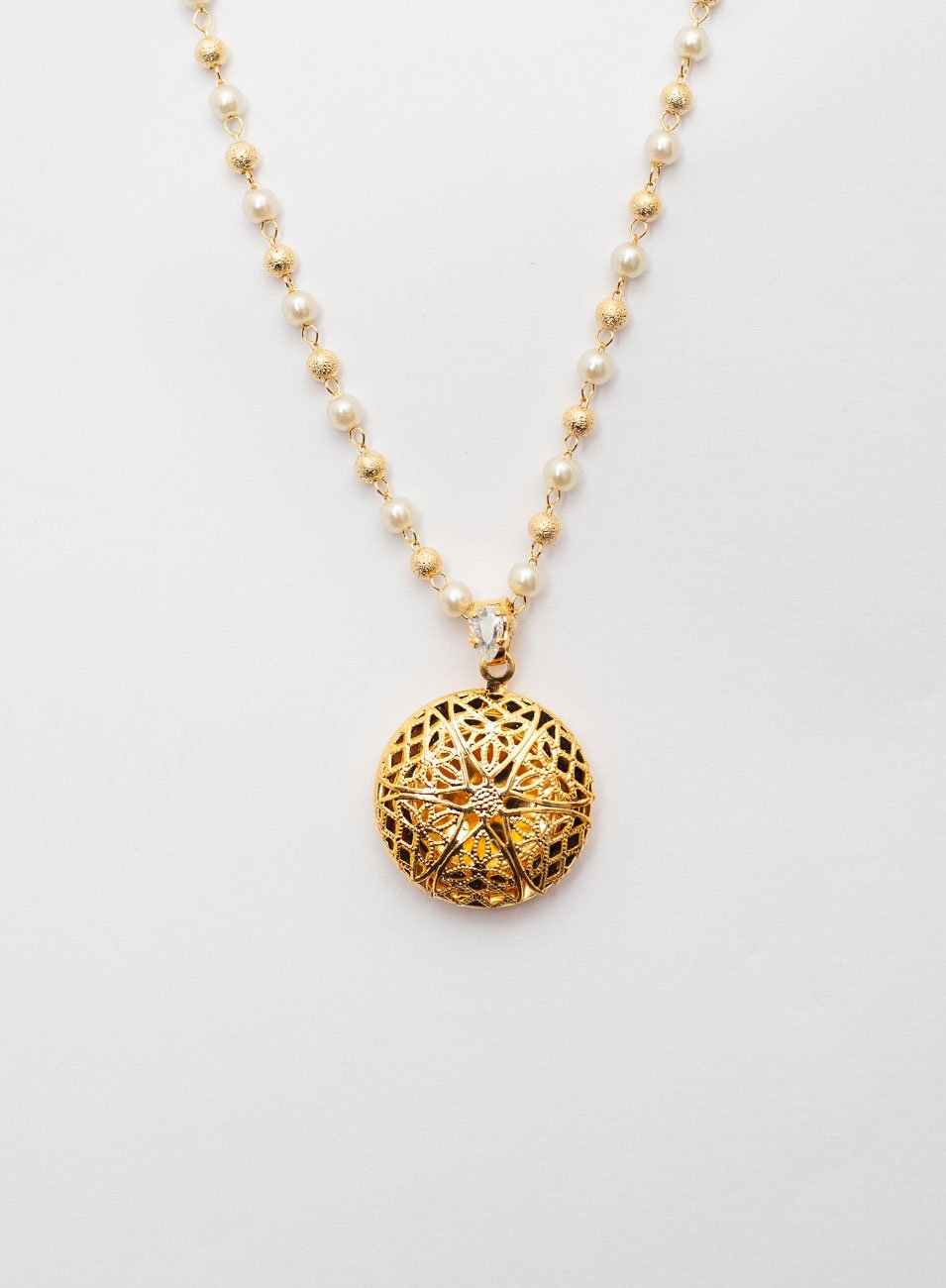 COLAR RELICÁRIO/DIFUSOR REDONDO MINI PÉROLAS BANHO OURO