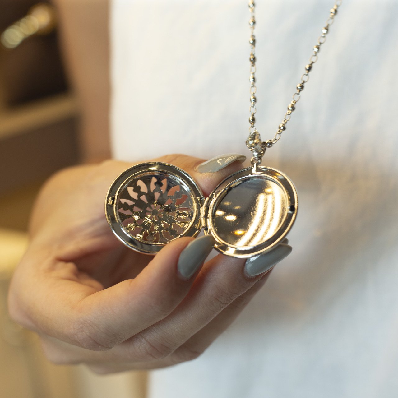 COLAR RELICÁRIO REDONDO G BANHO RÓDIO BRANCO