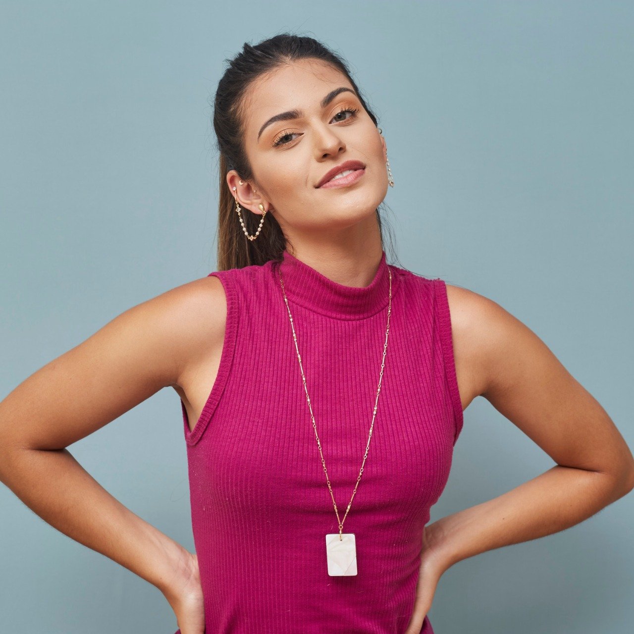 COLAR RUTY PINGENTE MADRE PÉROLA QUADRADO BANHO OURO