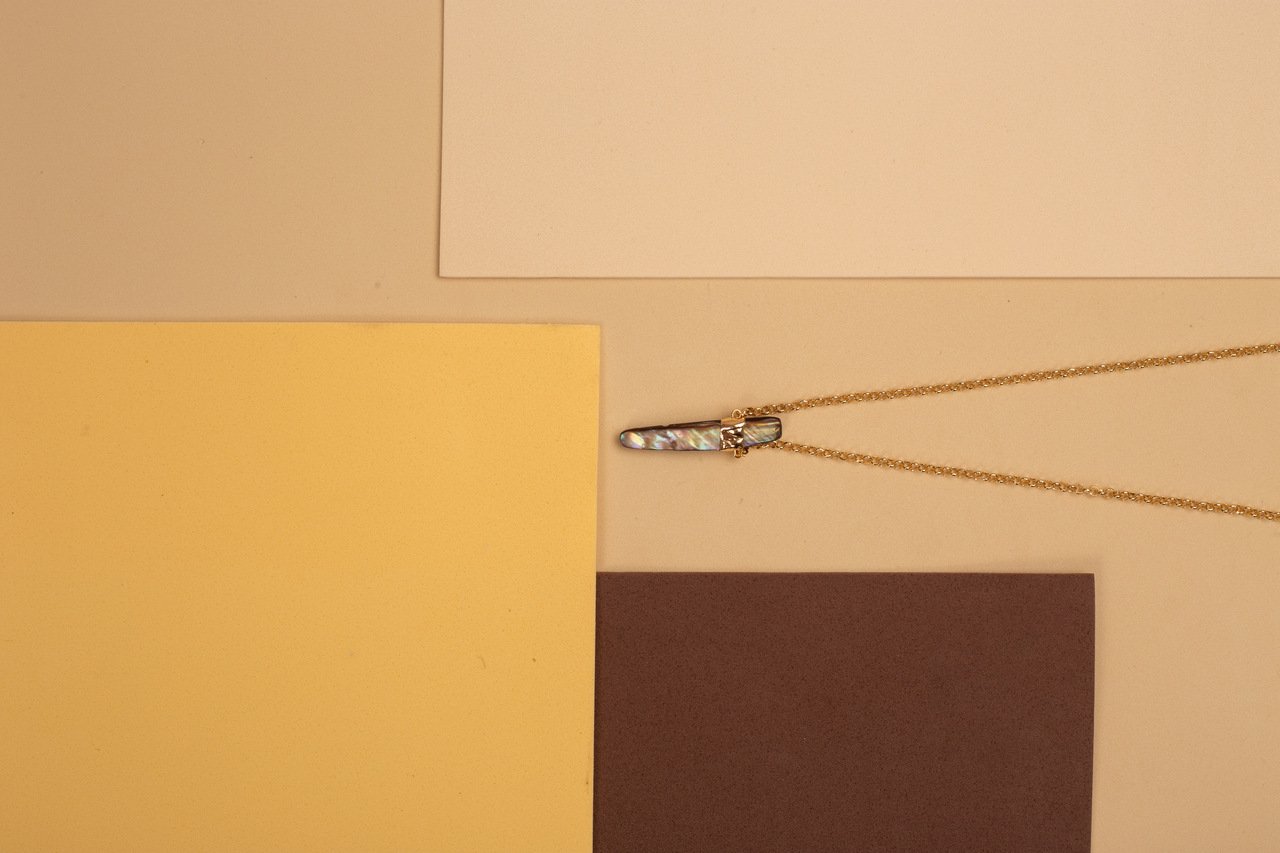 COLAR SERENIDADE VERDE PISTACHE BANHO OURO