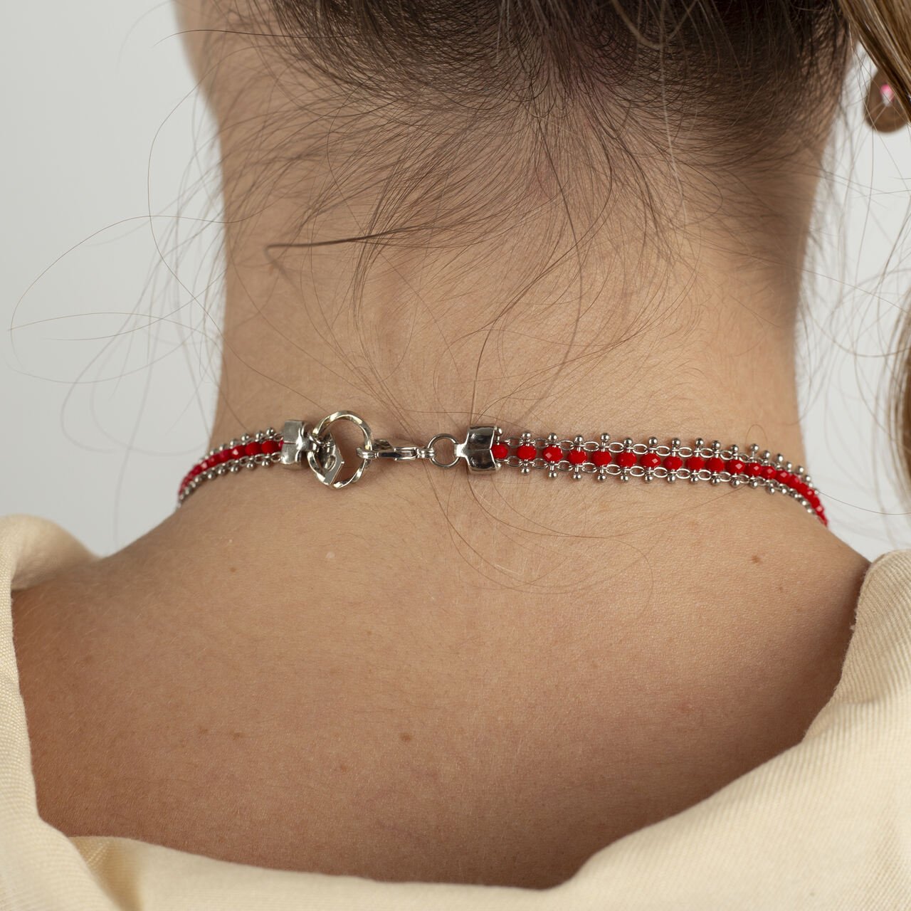 COLAR SIRENA VERMELHO BANHO RÓDIO BRANCO