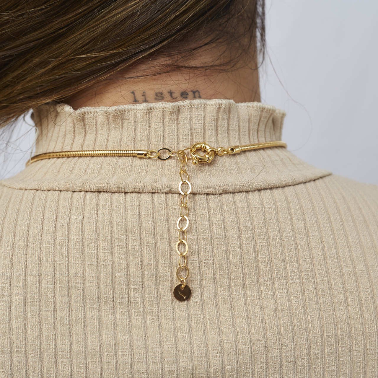 COLAR STONES PINGENTES RESINAS G BORDÔ BANHO OURO