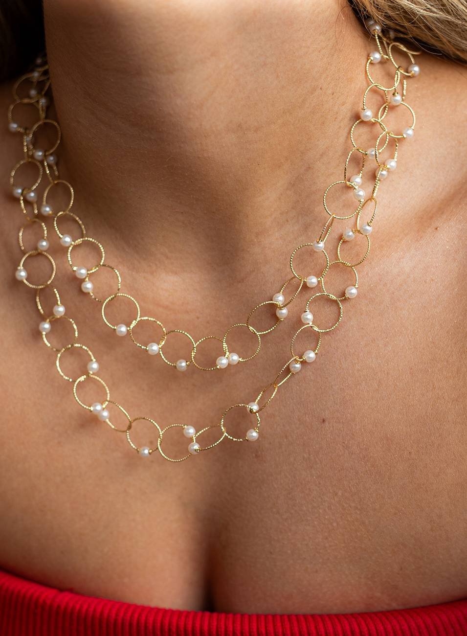 COLAR TRIPLO LÓTUS PÉROLA COM BANHO OURO