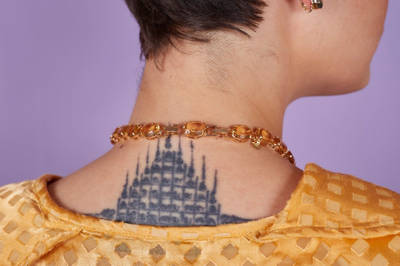 Colar Wintour com Cristais Ovais Banhado a Ouro - ÂMBAR