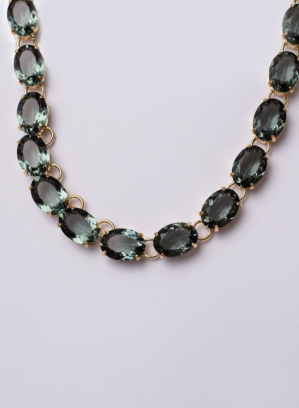 Colar Wintour com Cristais Ovais Verde Ametista Banho Ouro 