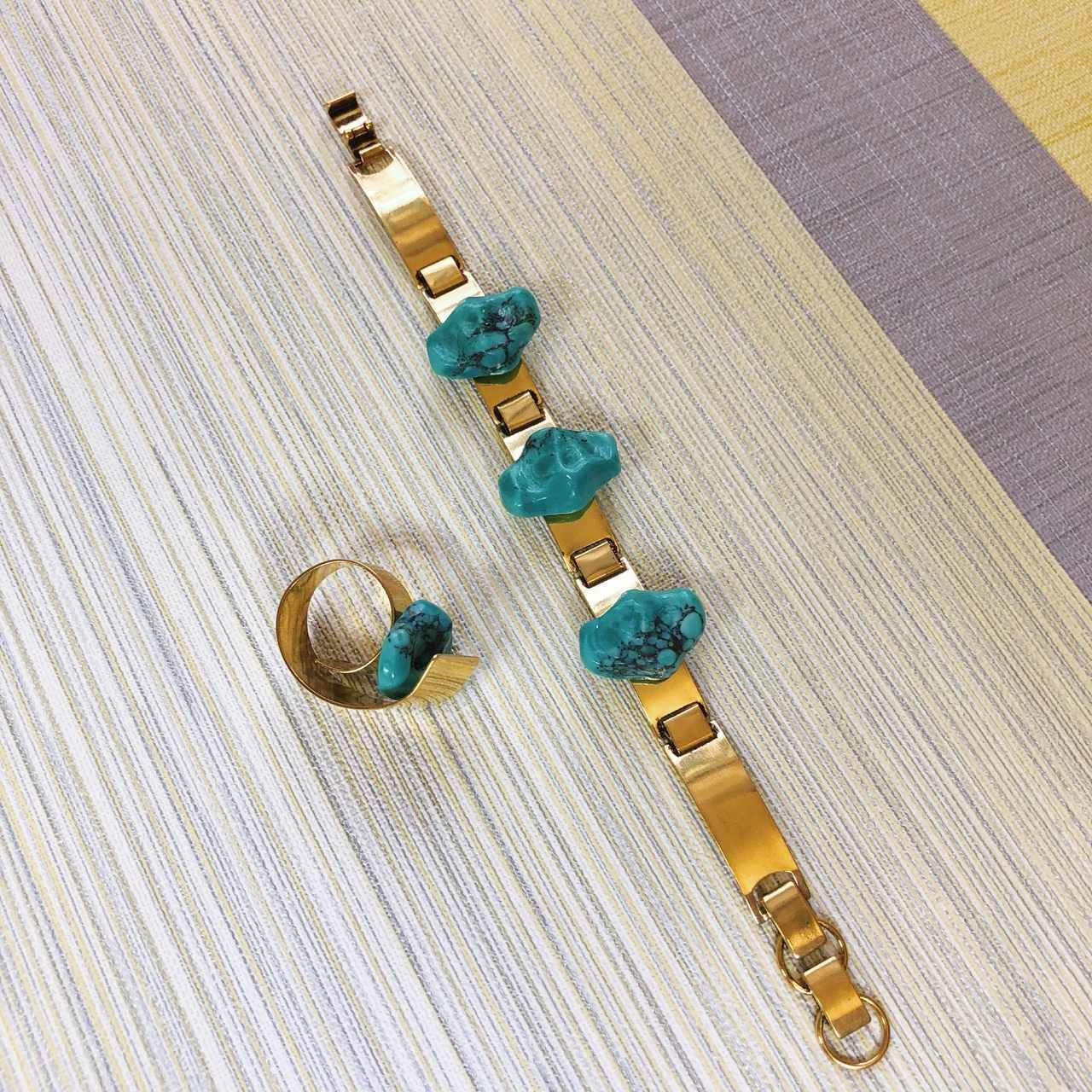 PULSEIRA NEPETA 3 PEDRAS TURQUESA IRREGULARES OURO