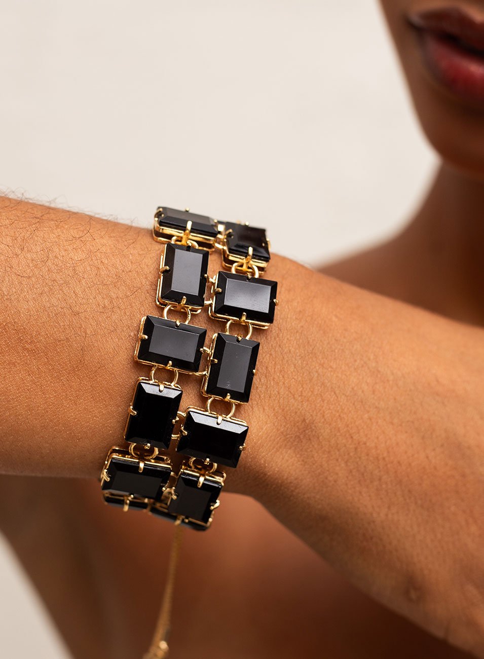PULSEIRA BOSQUE PRETO RESINADO BANHO OURO