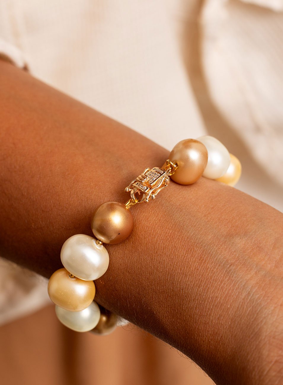 PULSEIRA ESCUMA PÉROLAS SHELL BANHO OURO