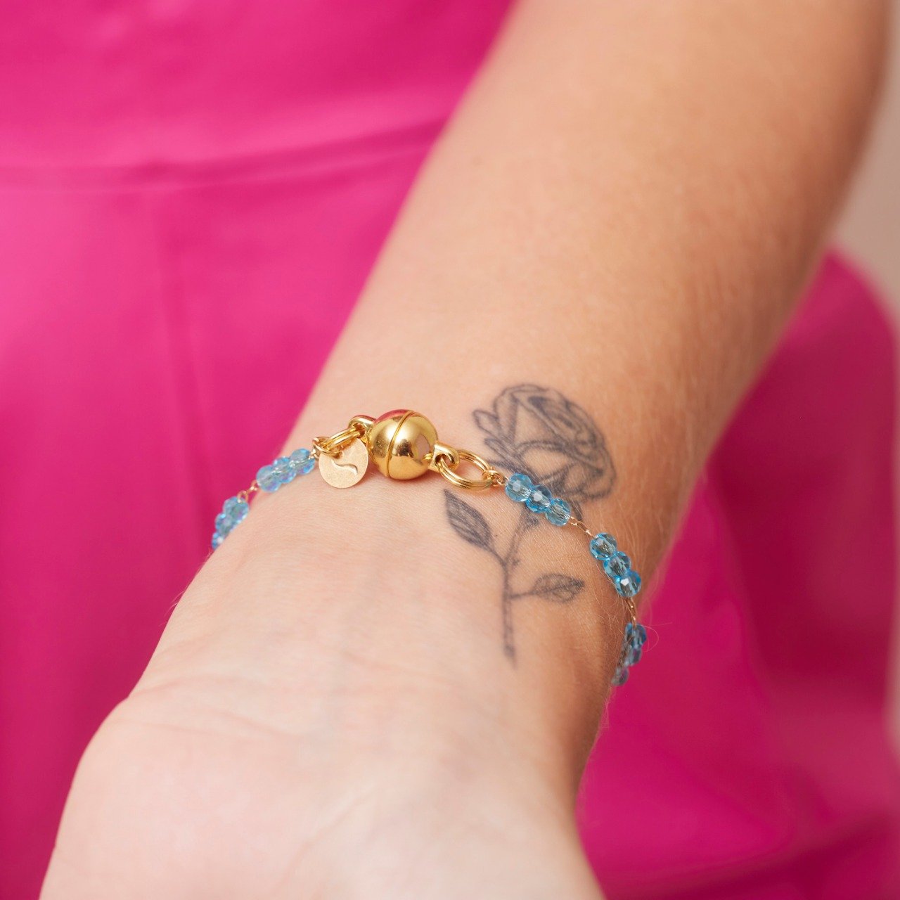 PULSEIRA FÉ CRISTAIS AZUIS BANHO OURO