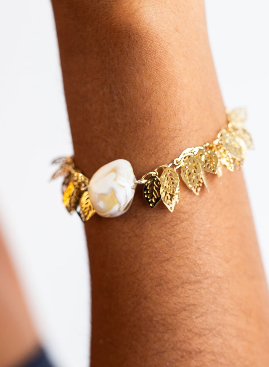 PULSEIRA FOLHAS E MADREPÉROLA BANHO DE OURO