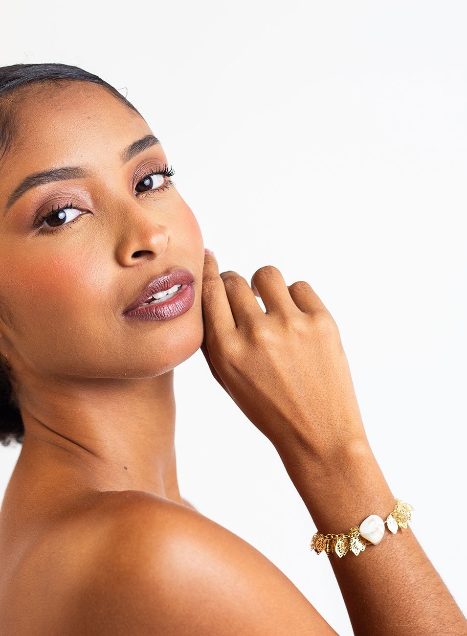 PULSEIRA FOLHAS E MADREPÉROLA BANHO DE OURO