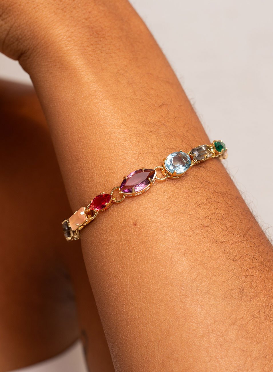 PULSEIRA FRUTINHA MIX CRISTAIS COLORIDOS BANHO OURO