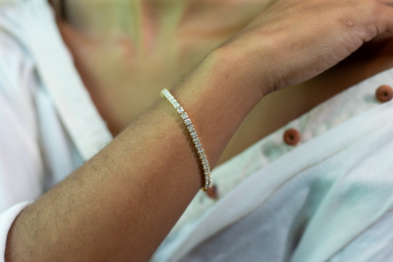 PULSEIRA LILI RIVIERA ZIRCÔNIA QUADRADA INCOLOR BANHO OURO