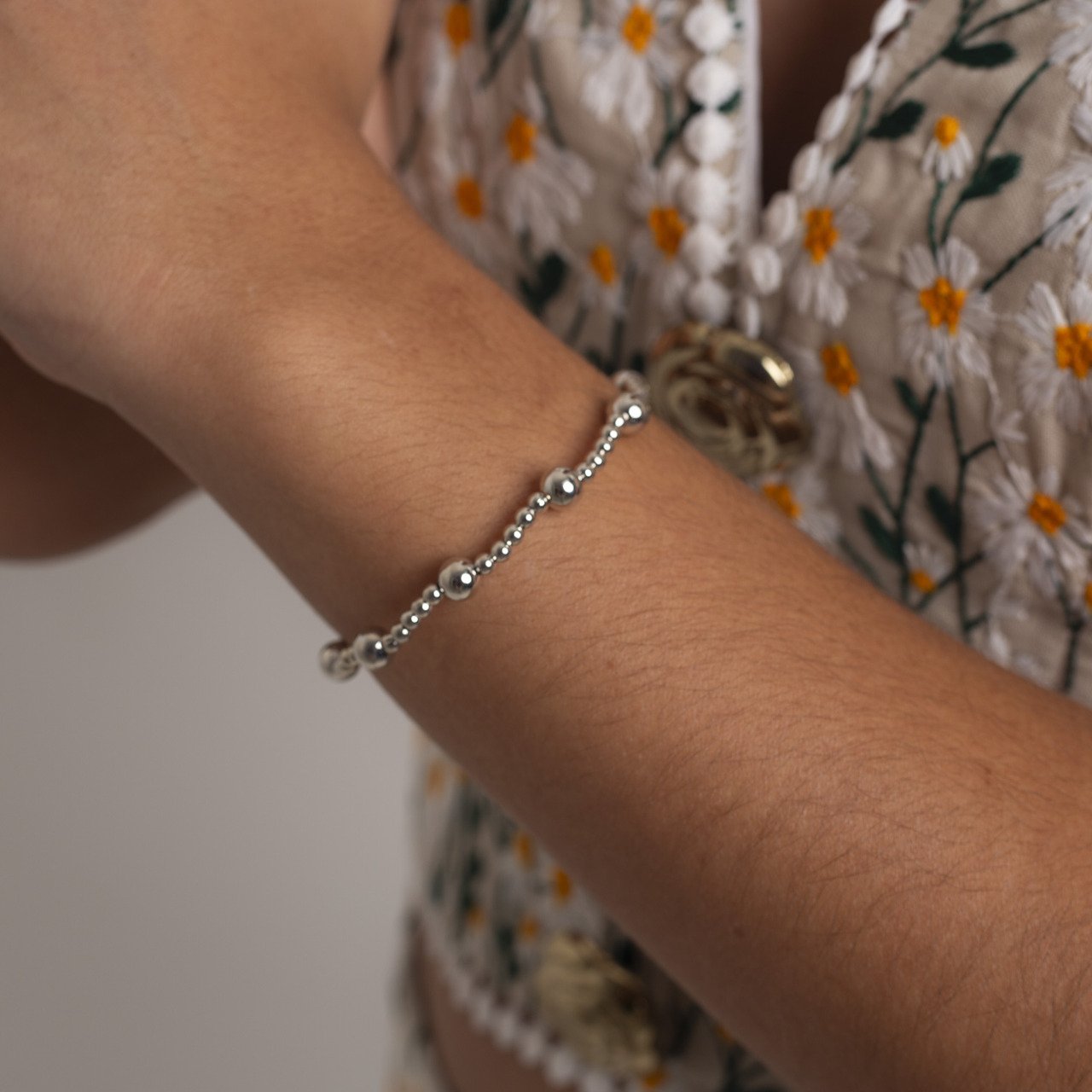 PULSEIRA MIX BOLAS BANHO RÓDIO BRANCO