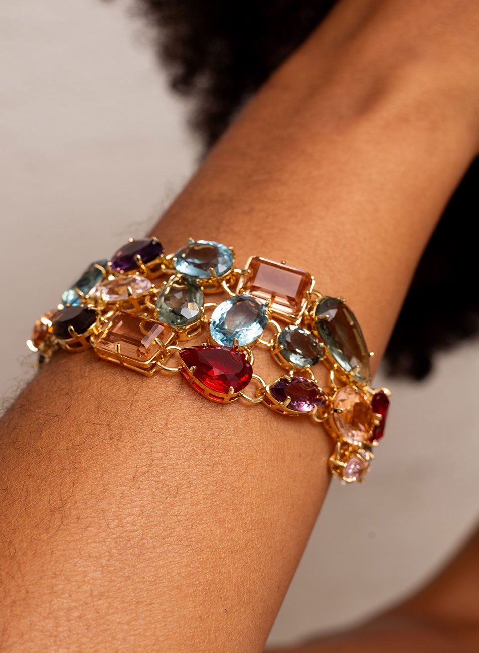 PULSEIRA NATURE MAXI CRISTAIS COLORIDOS BANHO OURO