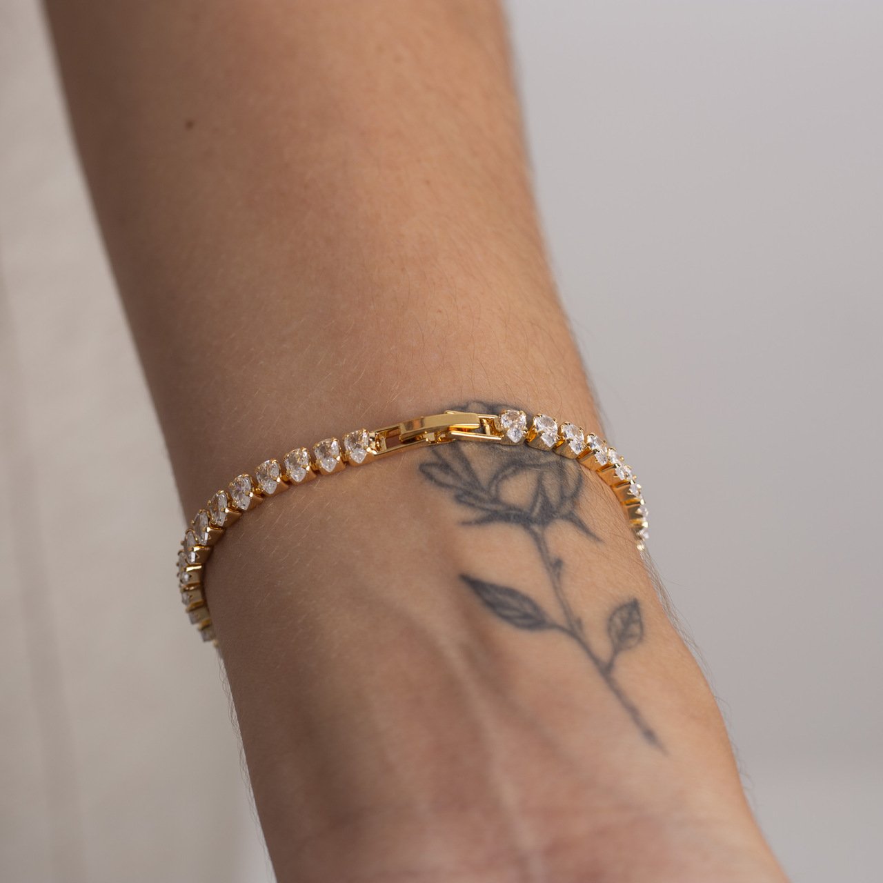 PULSEIRA RAIN RIVIERA GOTA INCOLOR BANHO OURO