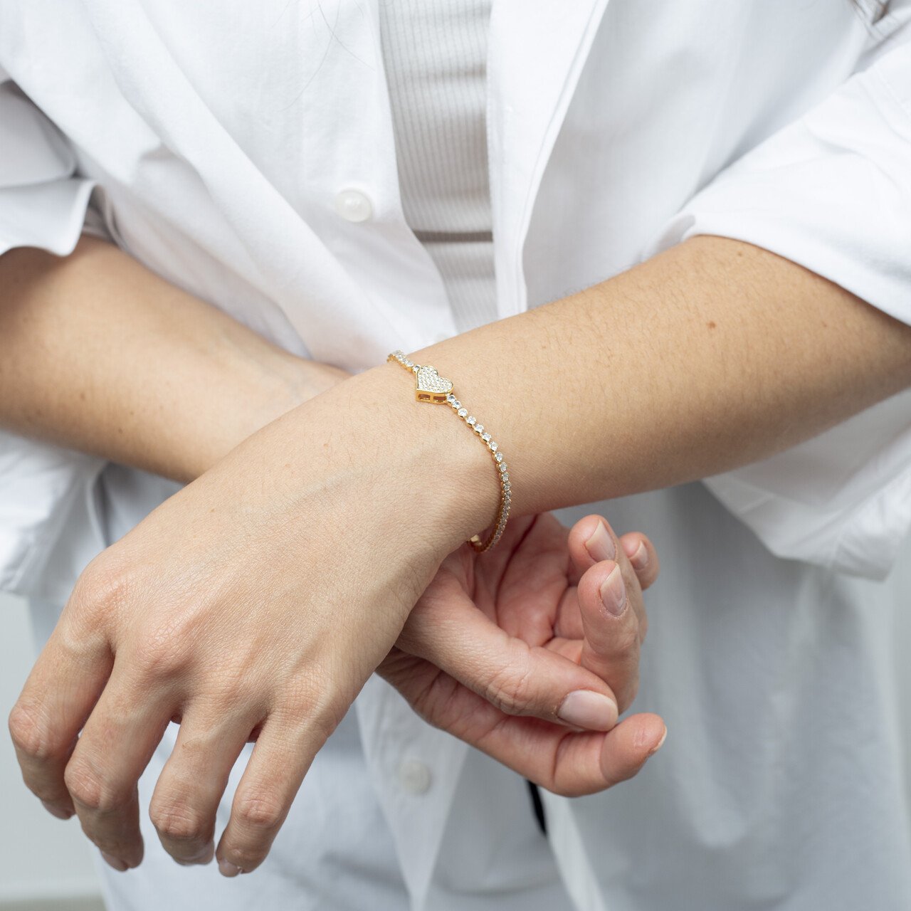 PULSEIRA RIVIERA CORAÇÃO ZIRCÔNIA BANHO OURO