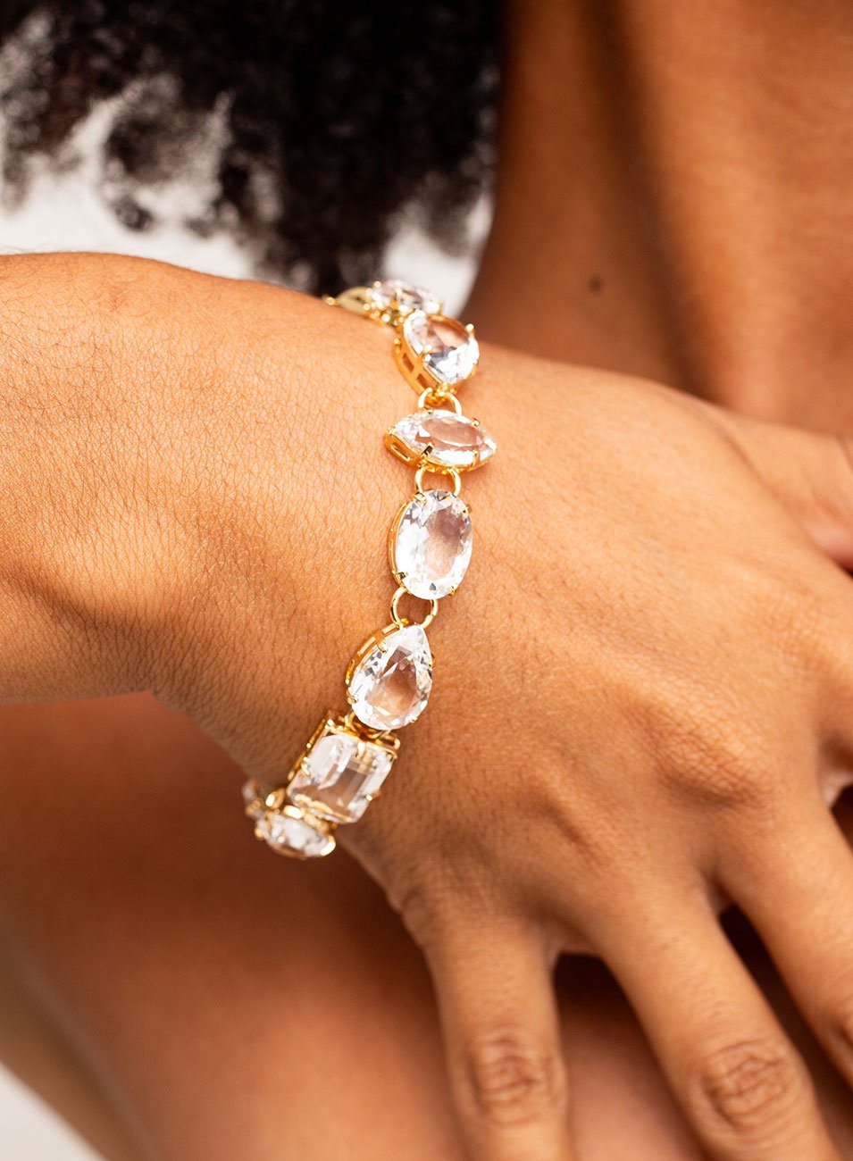 PULSEIRA SALINA MIX CRISTAIS INCOLOR BANHO OURO